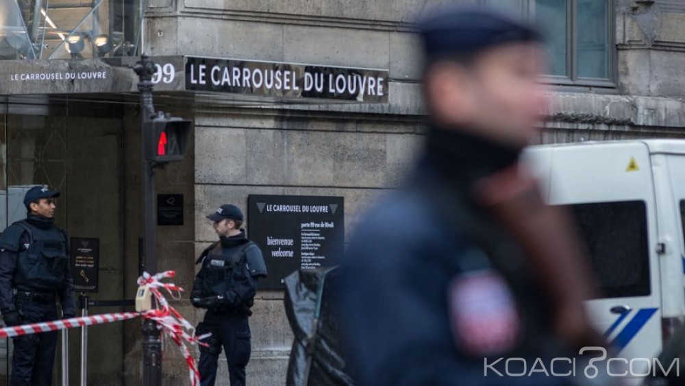 Egypte: Un homme armé de machettes attaque des soldats en France