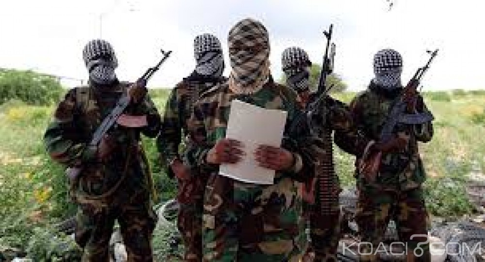 Somalie: En proie à  la famine, Al Shabaab distribue de la nourriture