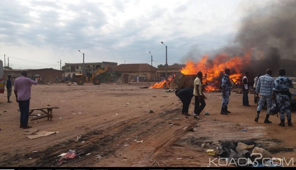 Côte d'Ivoire: Daloa, les forces de l'ordre  et la population brûlent les fumoirs après le «show» des microbes le  week-end