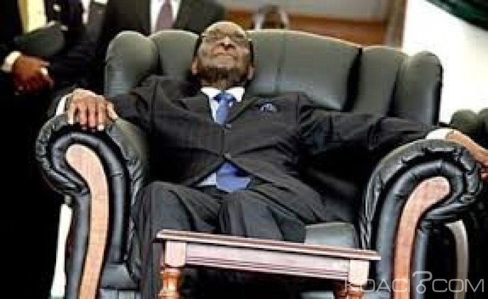 Zimbabwe:  Pour ses 93 ans, Mugabe reçoit une chaise de massage de  ses ministres