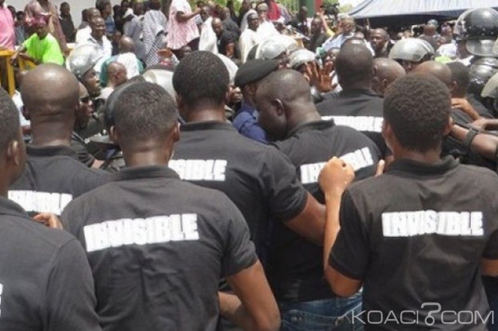Ghana: Des jeunes des Forces invisibles défient Akufo-Addo et envahissent un service à  l'Est