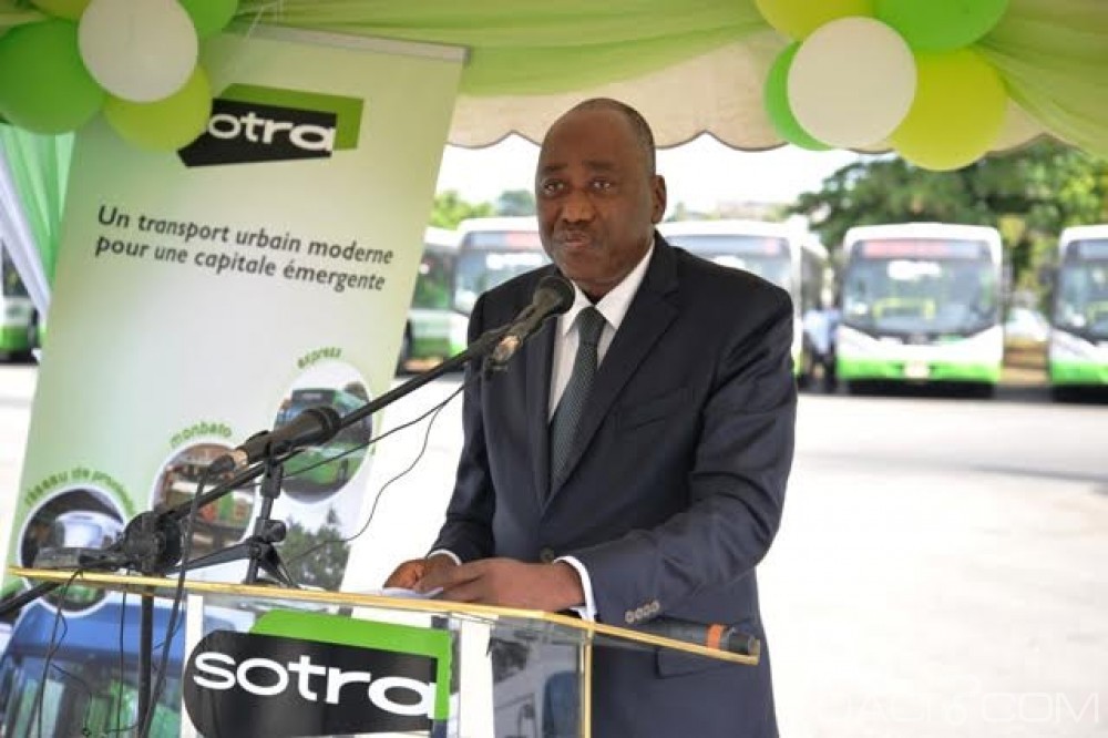Côte d'Ivoire: Amadou Gon Coulibaly a remis officiellement les clés des 117 nouveaux autobus de la SOTRA au ministre des Transports