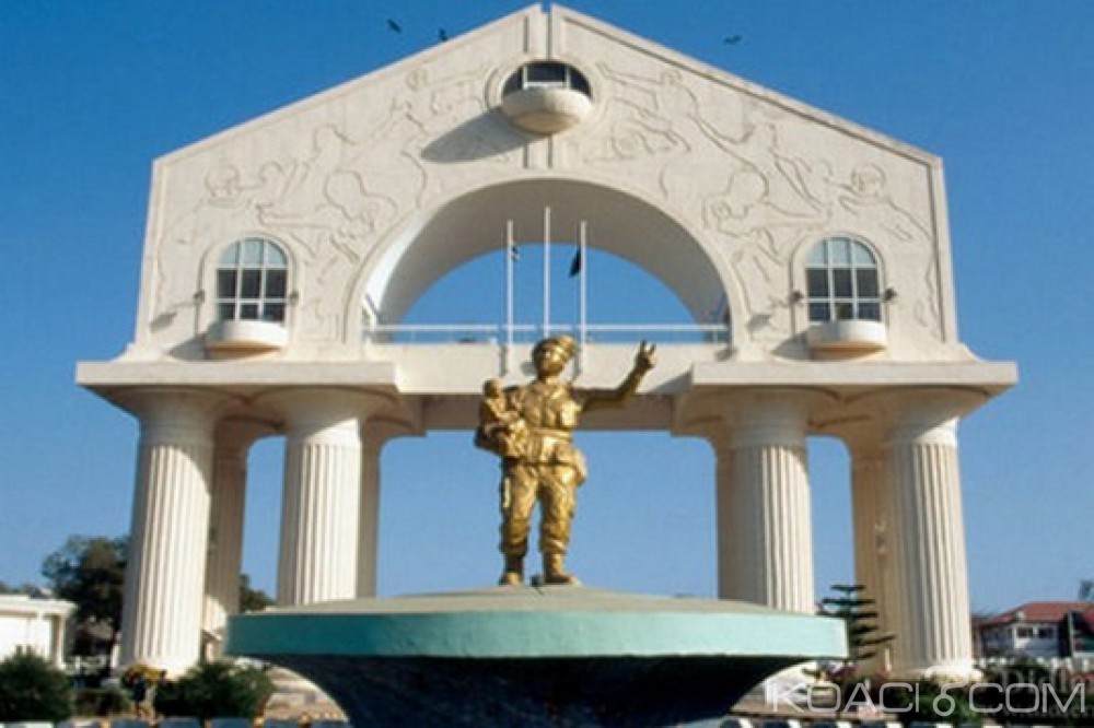 Gambie: La statue du soldat inconnu de l'ère Jammeh démolie