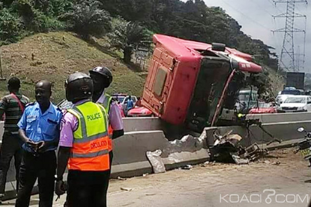 Côte d'Ivoire: Un gros camion se renverse, embouteillage monstre sur l'axe Yopougon-Adjamé