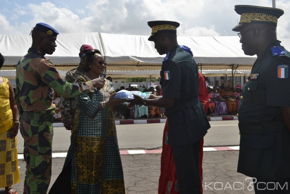 Côte d'Ivoire: Armée, les épouses des militaires font don d'un important lot de matériel de couchage à  leurs hommes
