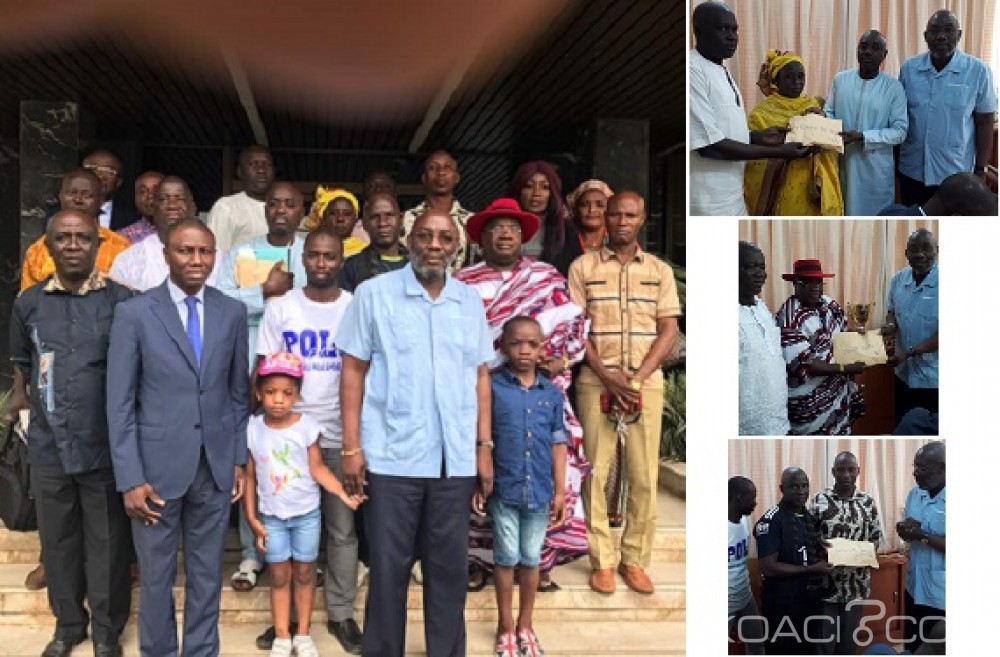 Côte d'Ivoire: Après l'inhumation de Cheik Tioté, la FIF a remis des dons en espèces des autorités et des documents administratifs à  la famille