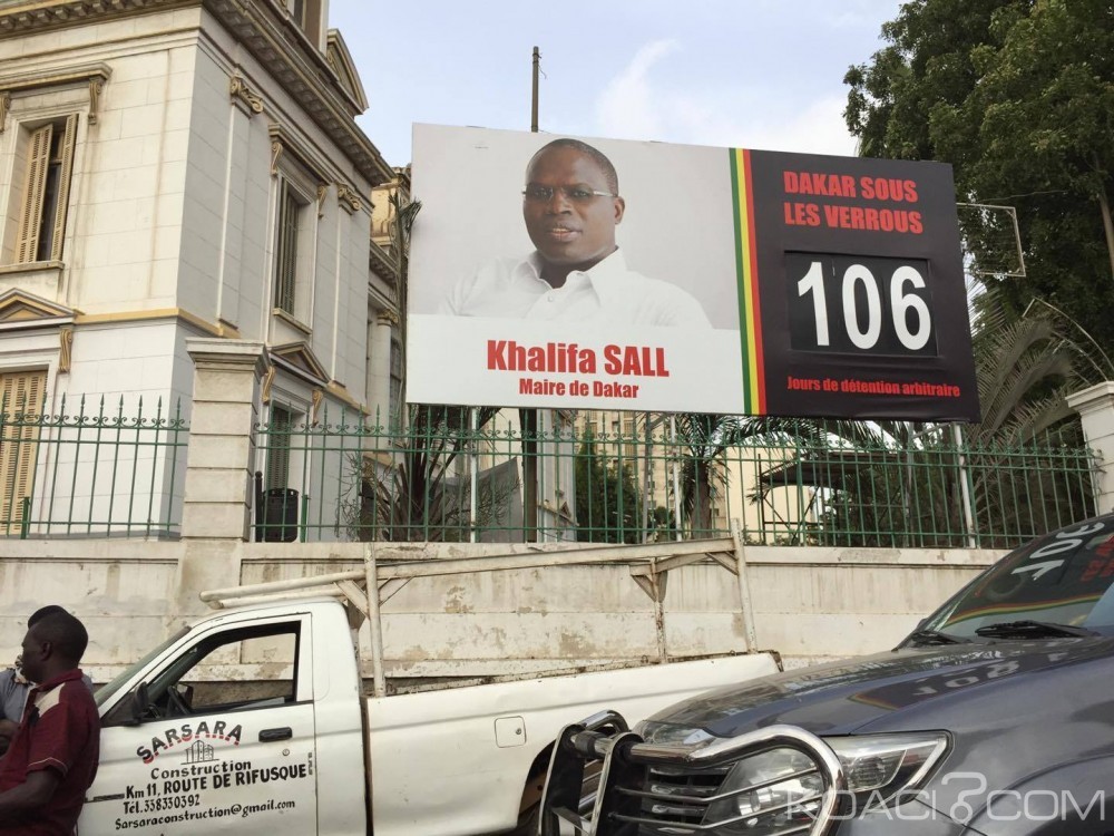 Sénégal : Des proches du maires de Dakar arrêtés pour avoir distribué des affiches de leur leader