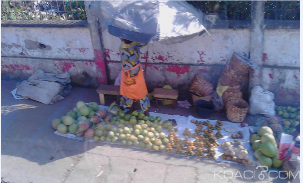 Cameroun: Vendre les fruits presqu'à  même le sol, est de mode et devient une norme
