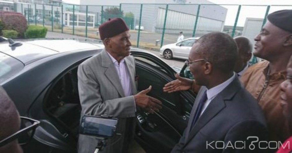 Sénégal: Retour de Wade au pays, après la panique, le pouvoir autorise l'ancien président à  atterrir