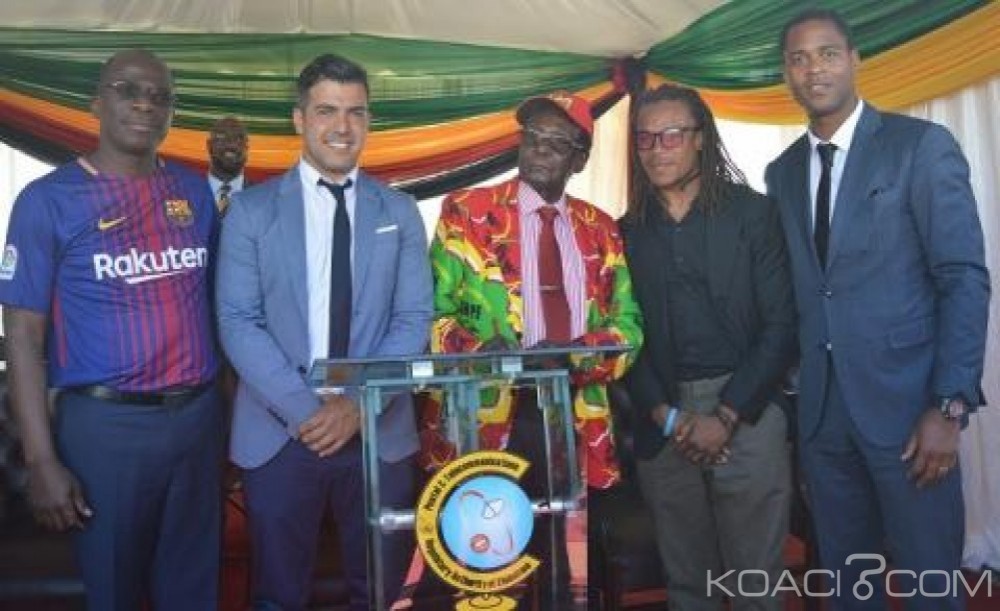 Zimbabwe: Deux légendes du Barça aux côtés de  Mugabe dans le Sud