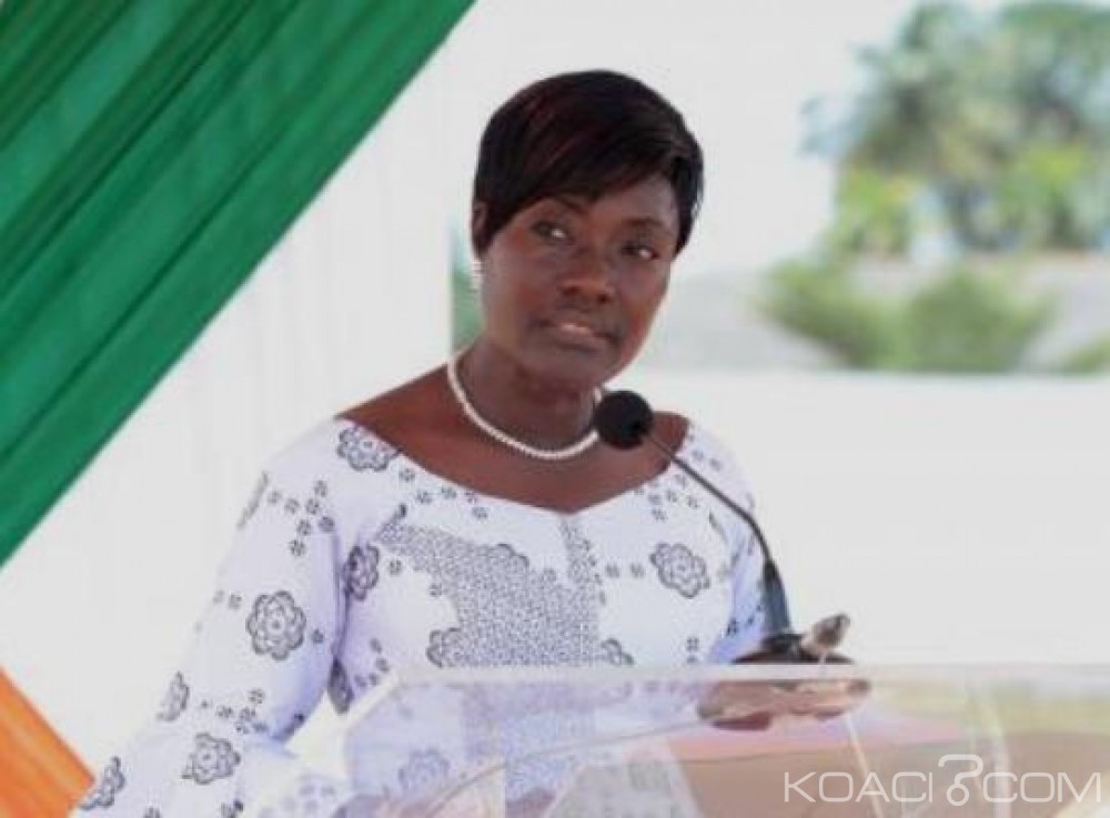 Côte d'Ivoire: Boundiali, Mariatou Koné offre des kits de maternité aux femmes et leur demande d'aider les hommes à  scolariser les jeunes filles