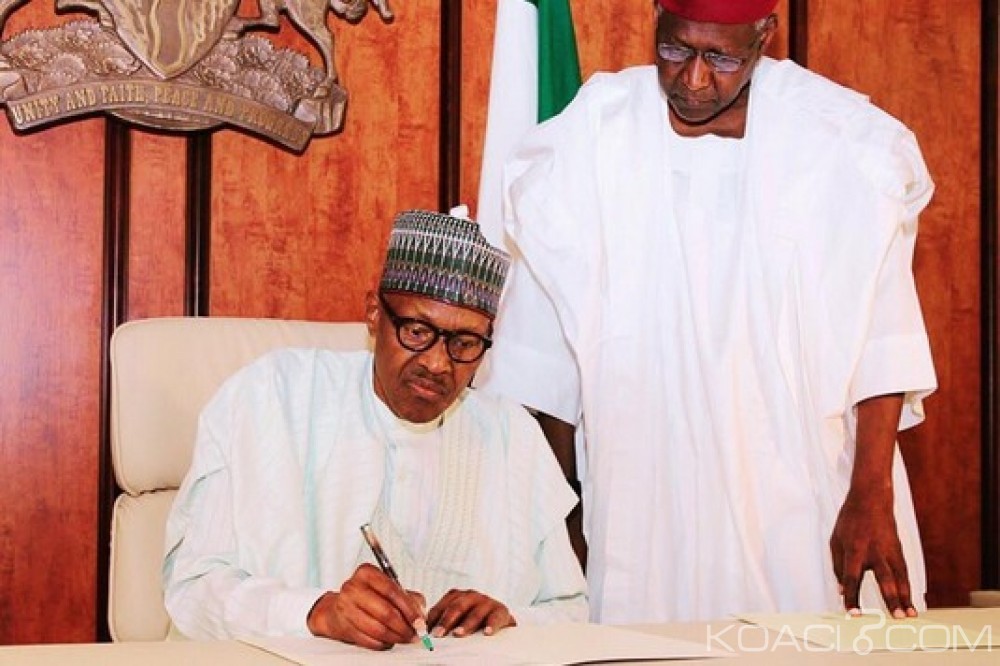 Nigeria: Buhari va travailler à  la maison, les raisons