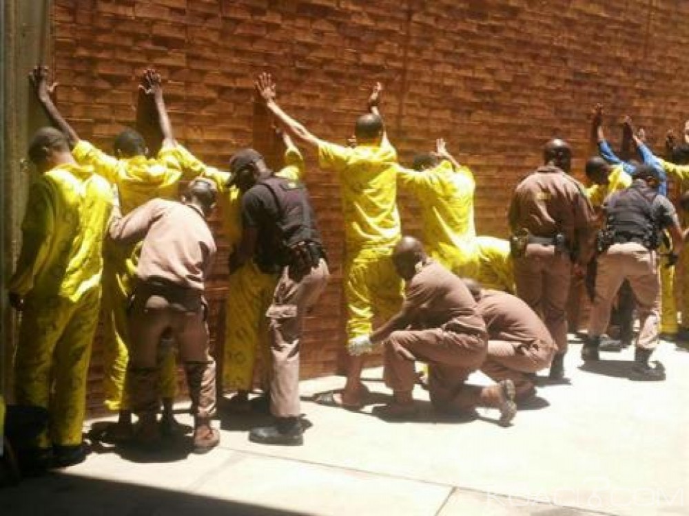 Afrique du Sud  :  20 prisonniers libérés par un gang armé à  Johannesburg