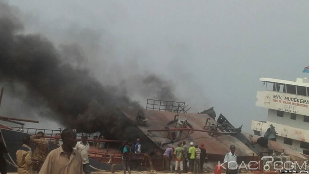 RDC:  Un bateau pétrolier  explose  à  Uvira, un mort et deux blessés graves