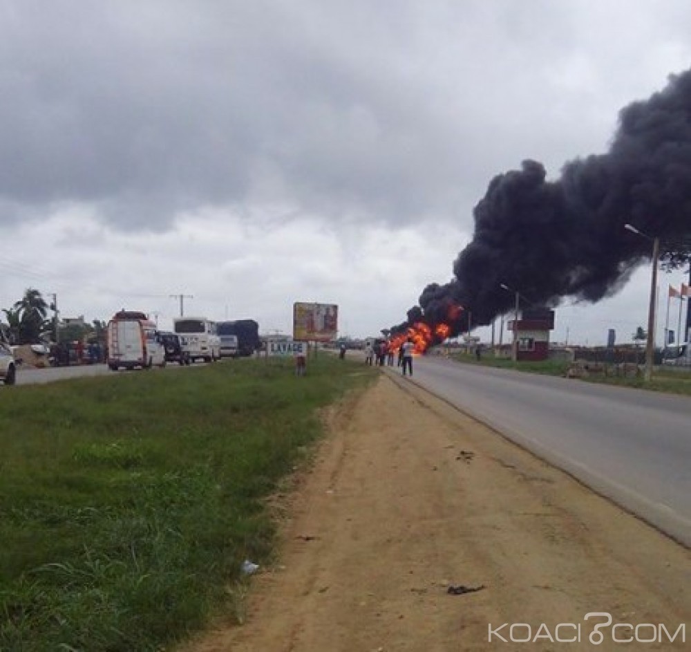 Côte d'Ivoire: Autoroute du nord, un camion de liquide inflammable en feu