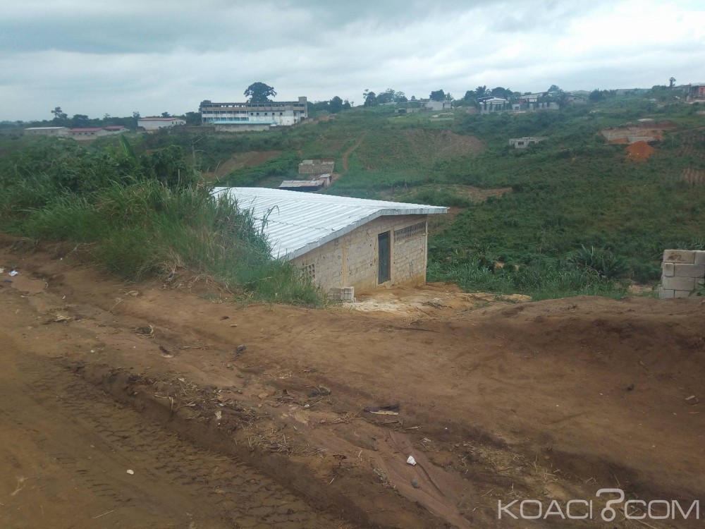 Côte d'Ivoire: Abobo, une maison construite dans une zone à  risque à  proximité d'un gros ravin à  Akéikoi