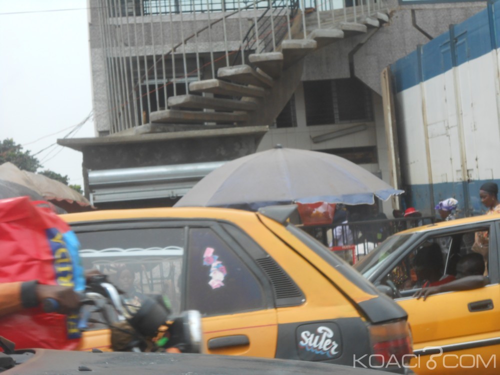 Cameroun: Douala, un taximan traîne au sol une policière commise à  la circulation