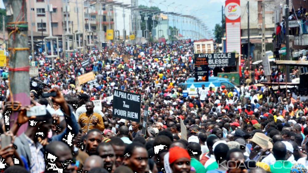 Guinée: Forte mobilisation aux obsèques de deux jeunes opposants abattus lors d'une manifestation