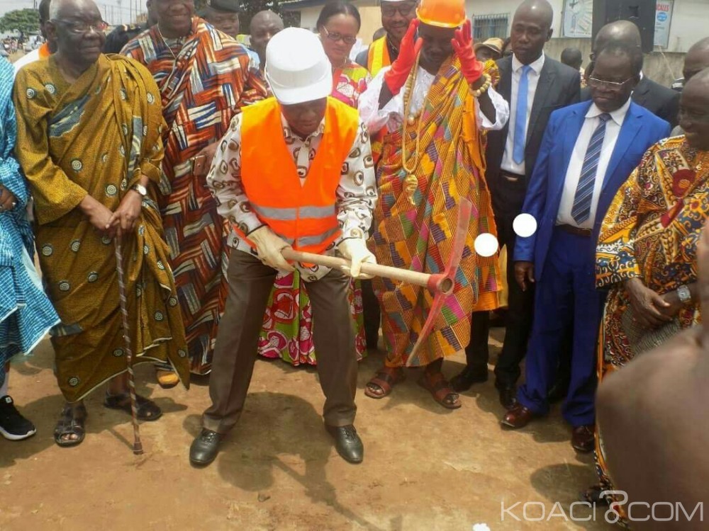 Cote d'Ivoire: Cocody, la mairie finance le bitumage de la voie d'accès au marché d'Anono à  hauteur de 72,933 millions de FCFA