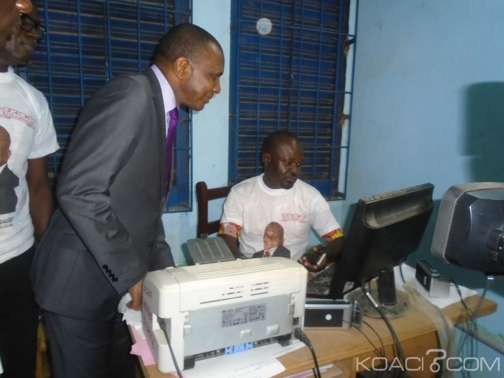 Côte d'Ivoire:  Jean Claude Kouassi connecte le lycée classique à  l'Internet