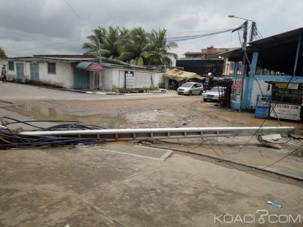 Côte d'ivoire: Retour des pluies, un poteau électrique arraché à  Cocody