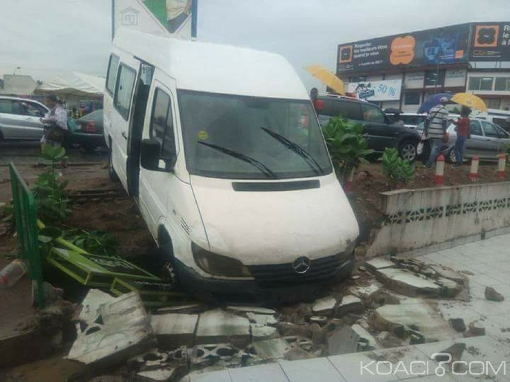 Côte d'Ivoire: Riviera 3, un gbaka fonce dans un restaurant de barbecue et cause des dégà¢ts matériels