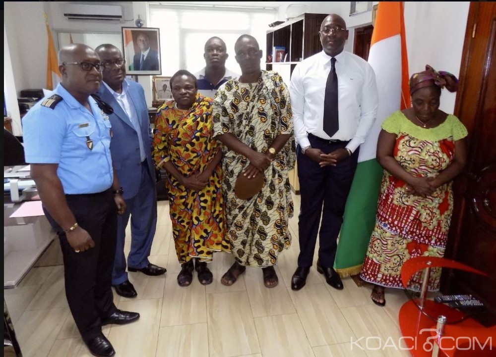 Côte d'Ivoire: Un village reconnaissant  à  la police pour y avoir ramené la sécurité dans le cadre de l'Epervier 3
