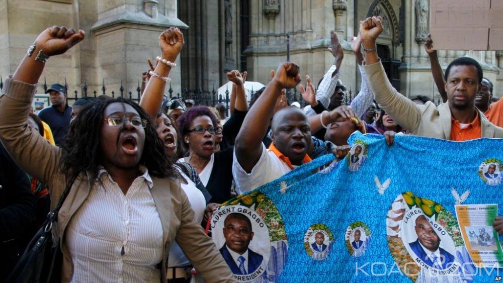 Côte d'Ivoire: Avant la reprise de son procès lundi, des africains dans les rues à  Paris pour apporter leur soutien à  Gbagbo