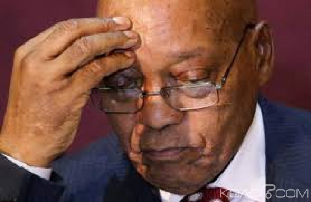 Afrique du Sud: Un livre «gênant»  pour Zuma en vente malgré les menaces  des services secrets