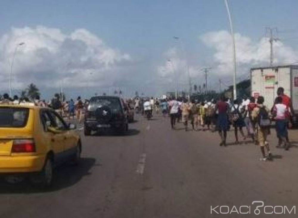 Côte d'Ivoire: Port-Bouet, les élèves pestent contre le manque de bancs dans les salles de classes