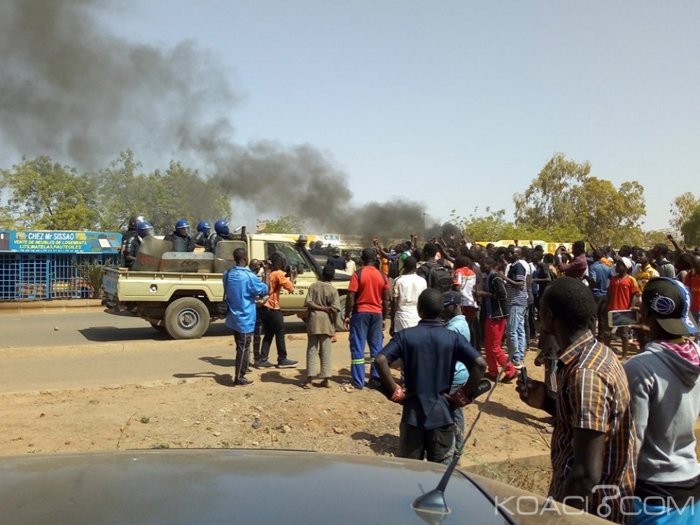 Burkina Faso: Manifestation d'étudiants devant l'Université contre la présence de Macron