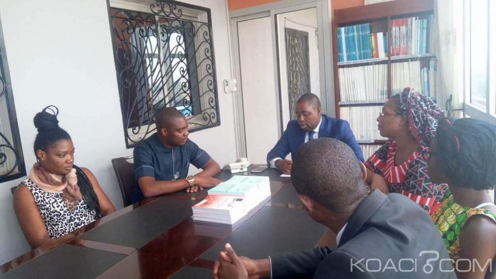 Cameroun:  Propriété intellectuelle, des avocats reçoivent un don de livres pour renforcer leurs capacités