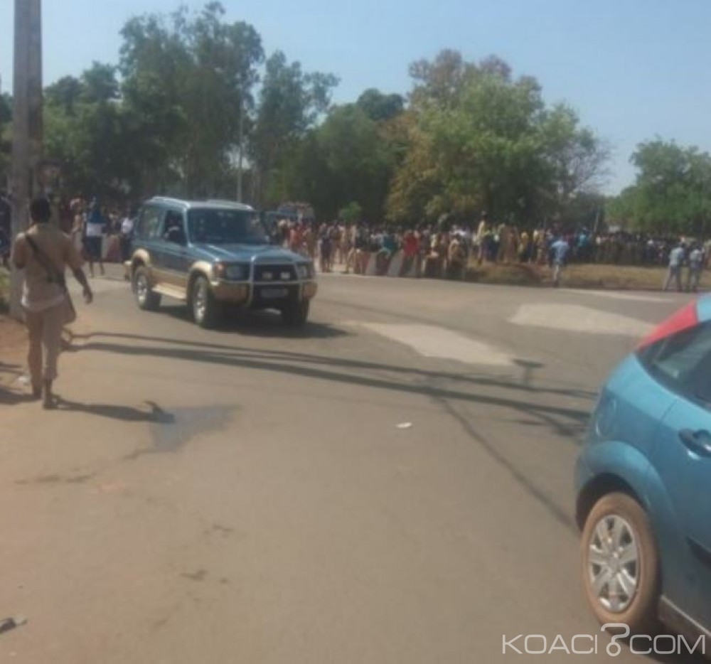 Côte d'Ivoire: Korhogo, les élèves du lycée Dominique Ouattara marchent contre le manque de bancs dans les salles de classes