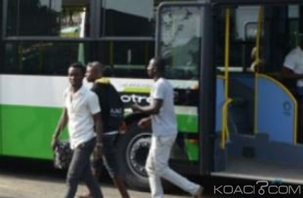 Côte d'Ivoire: Des étudiants bloquent un bus de la Sotra, un blessé dans la bagarre