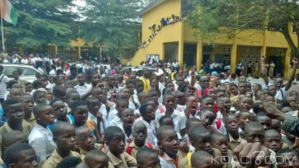 Côte d'Ivoire: San Pedro, les élèves manifestent après avoir été manipulés avec une fausse information de mort du professeur tabassé par des gendarmes
