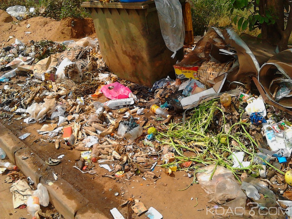 Cameroun:  À quatre jours de Noël, la capitale Yaoundé est envahie par les ordures ménagères et déchets divers