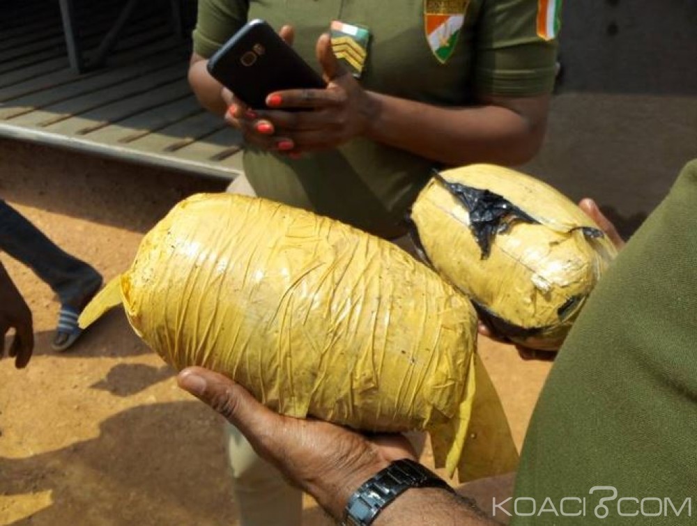Côte d'Ivoire: La douane saisit plus de 5 kilo de cocaïne dans un bus à  Noé