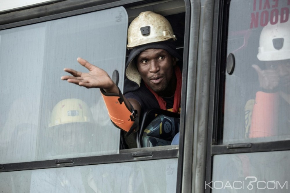 Afrique du Sud: 950 mineurs bloqués 30 heures sous terre secourus