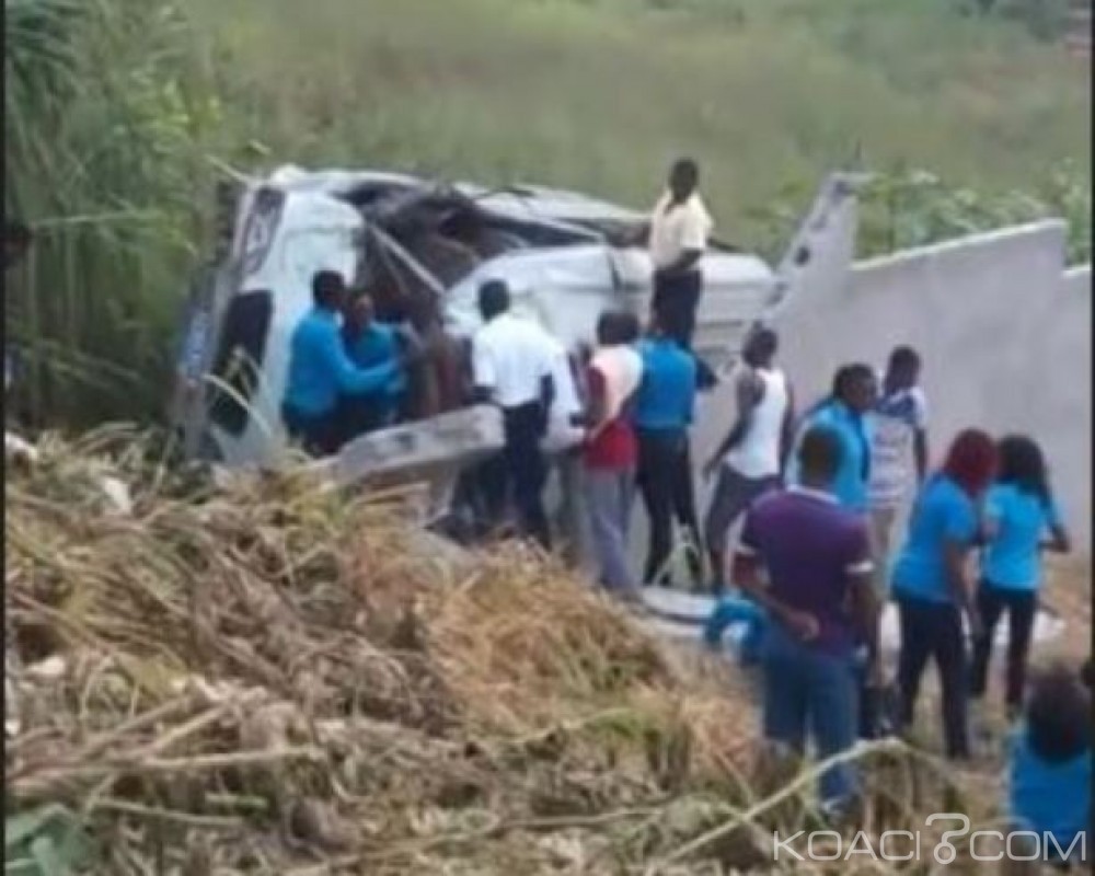 Côte d'Ivoire: Un car transportant des étudiants de l'IUA se renverse à  Angré, un mort