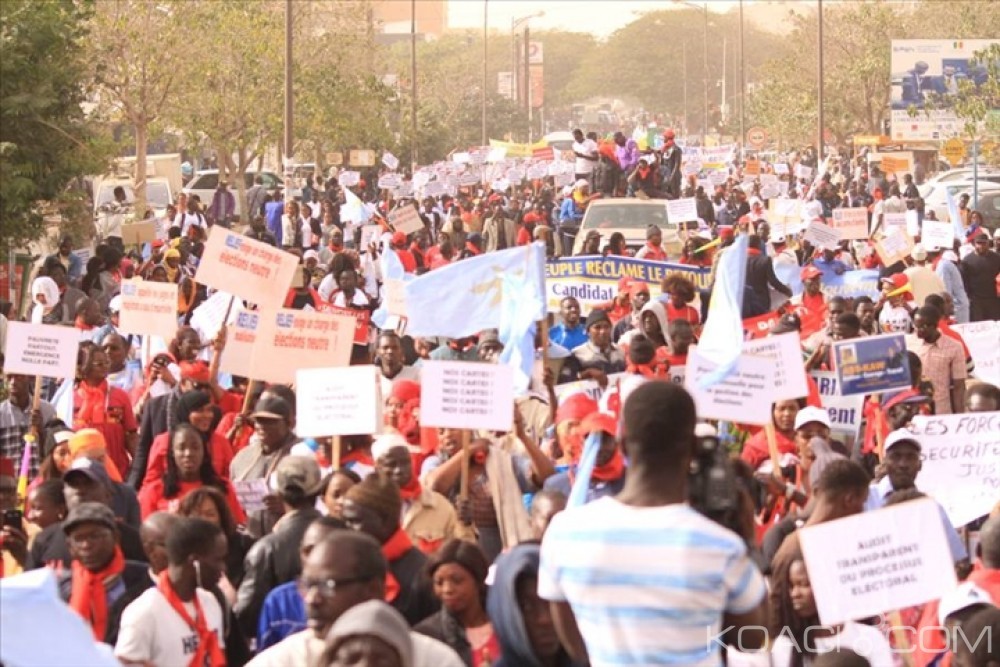 Sénégal: Des milliers de personnes à  la marche de l'opposition pour une présidentielle juste en 2019