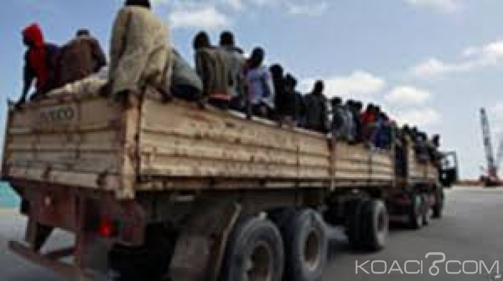 Libye:  Un camion avec 300 migrants à  bord se renverse , 19  morts au moins et 124 blessés