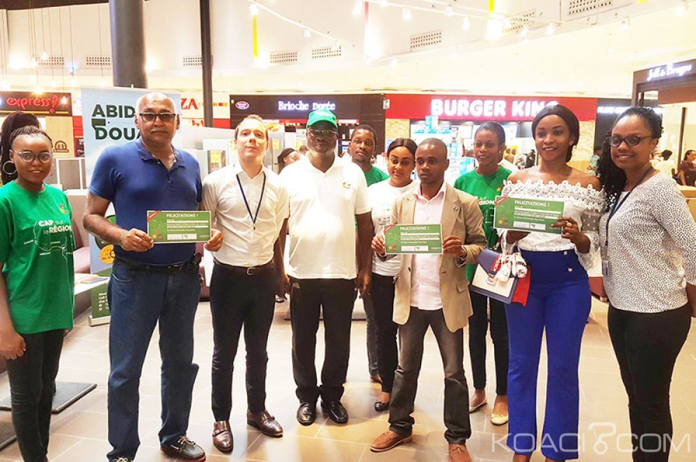 Côte d'Ivoire: PlaYce, les gagnants du jeu de la Saint Valentin récompensés avec Camair-Co