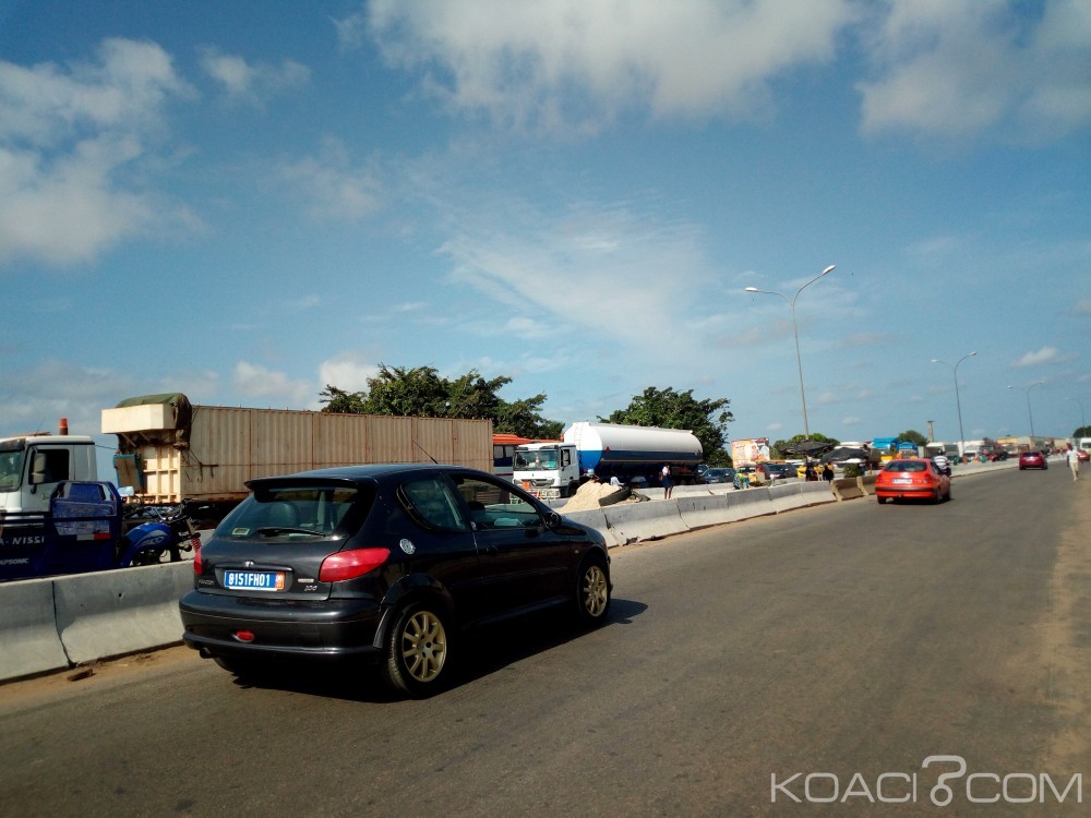 Côte d'Ivoire : Accident sur l'autoroute, dans l'impatience de l'embouteillage, un conducteur d'une personnelle frôle un autre drame