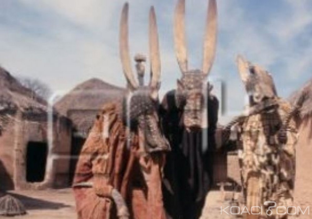 Côte d'Ivoire: Des fonctionnaires fouettés par des masques lors d'une ceremonie  à  Sinématiali