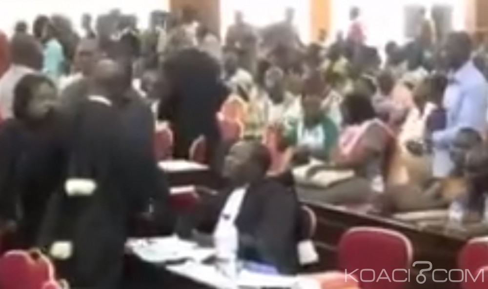 Burkina Faso: Les avocats de la défense quittent à  nouveau le procès du putsch manqué