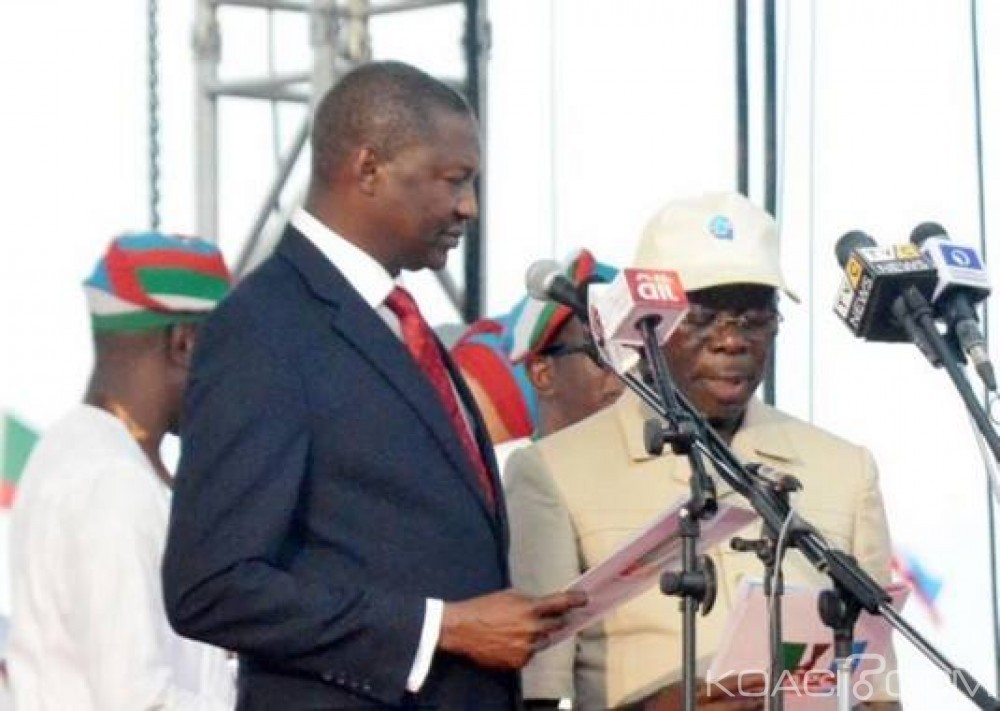 Nigeria: Adams Oshiomhole élu président de l'APC au pouvoir et prête serment, Buhari le félicite