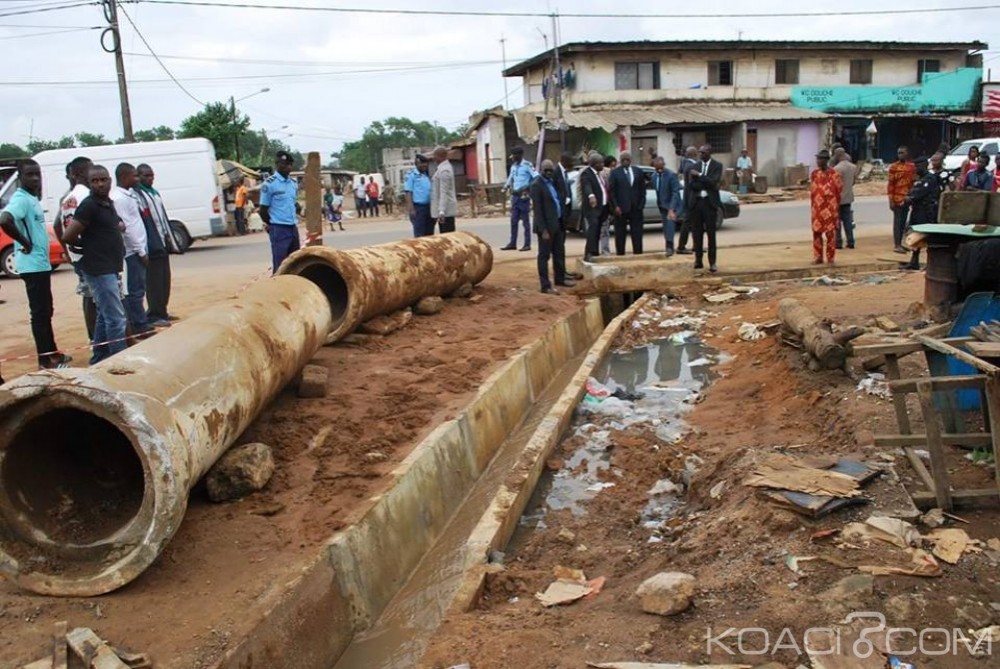 Côte d'Ivoire: Yopougon, des riverains cassent les  caniveaux d'évacuation d'eaux