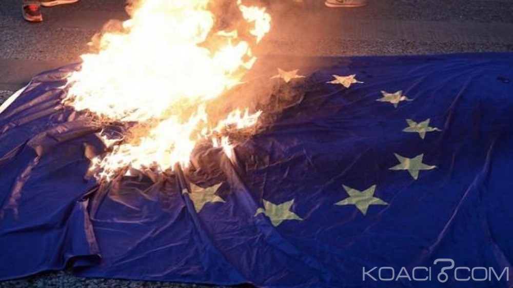 RDC: Le drapeau belge et celui de l'UE brûlés lors d'une manifestation pro-Lumumba à  Kinshasa