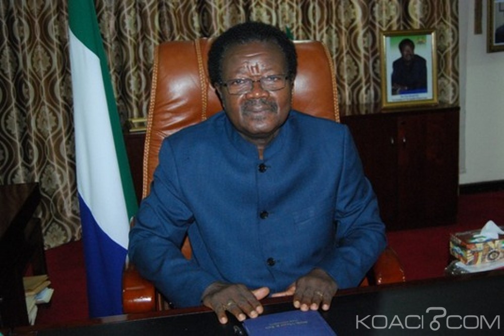 Sierra Leone: L'ancien vice-président et l'ancien ministre des mines arrêtés pour corruption