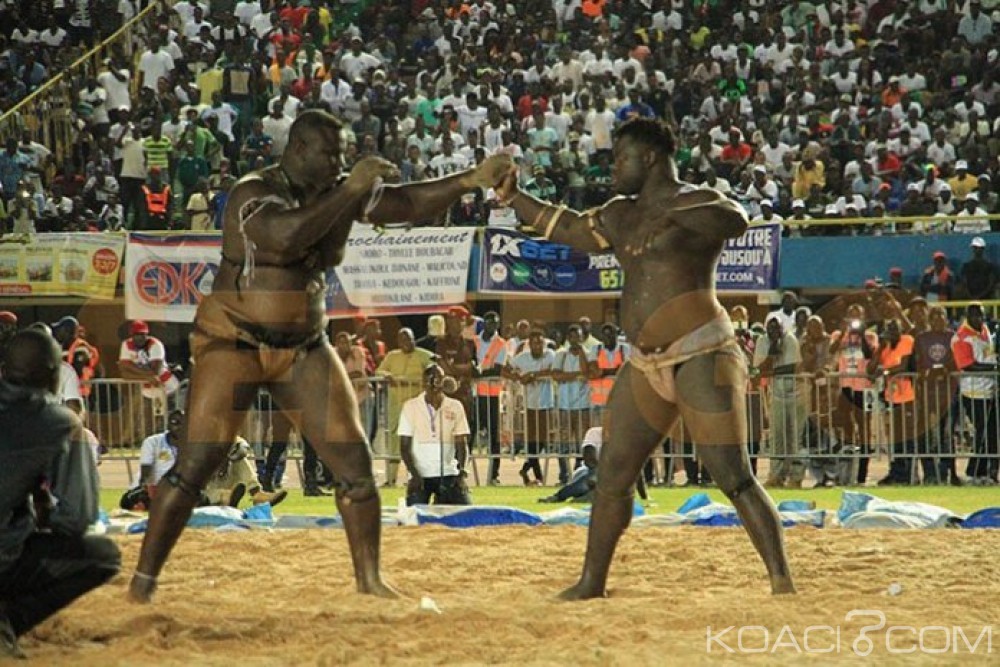 Sénégal: Lutte avec frappe, Eumeu Séne bat «Bombardier» et devient roi des arènes